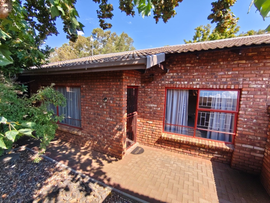 To Let 2 Bedroom Property for Rent in Langenhovenpark Free State